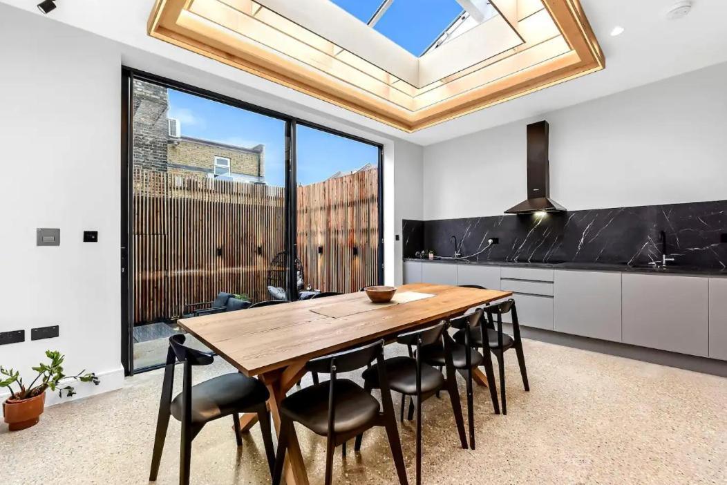 Outstanding 4 Bedroom Londra