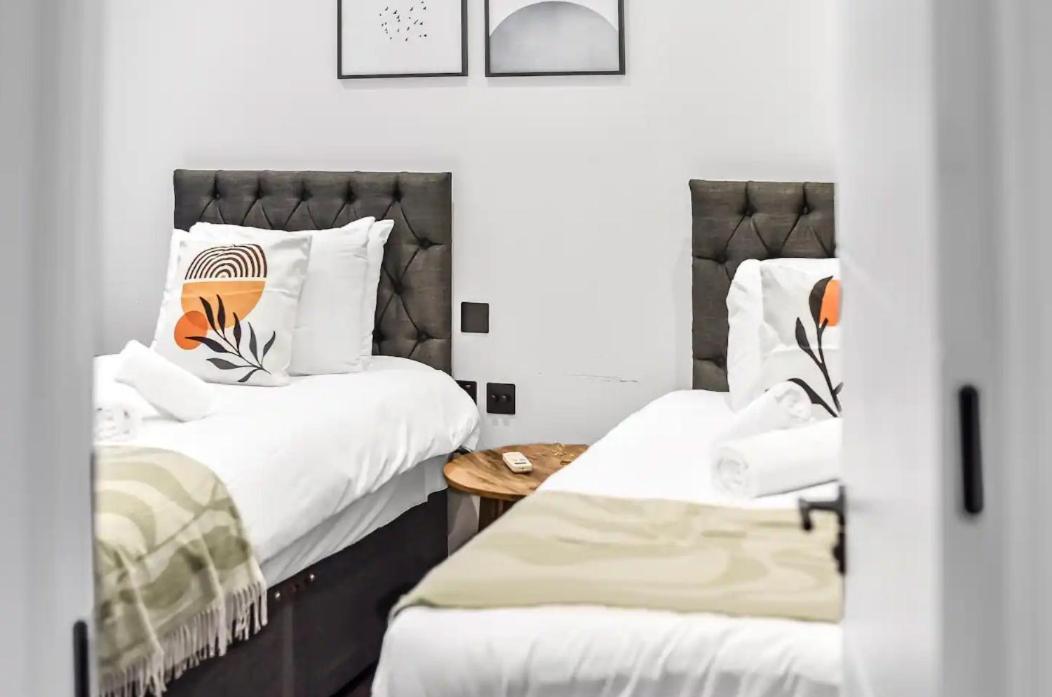 Outstanding 4 Bedroom Appartamento