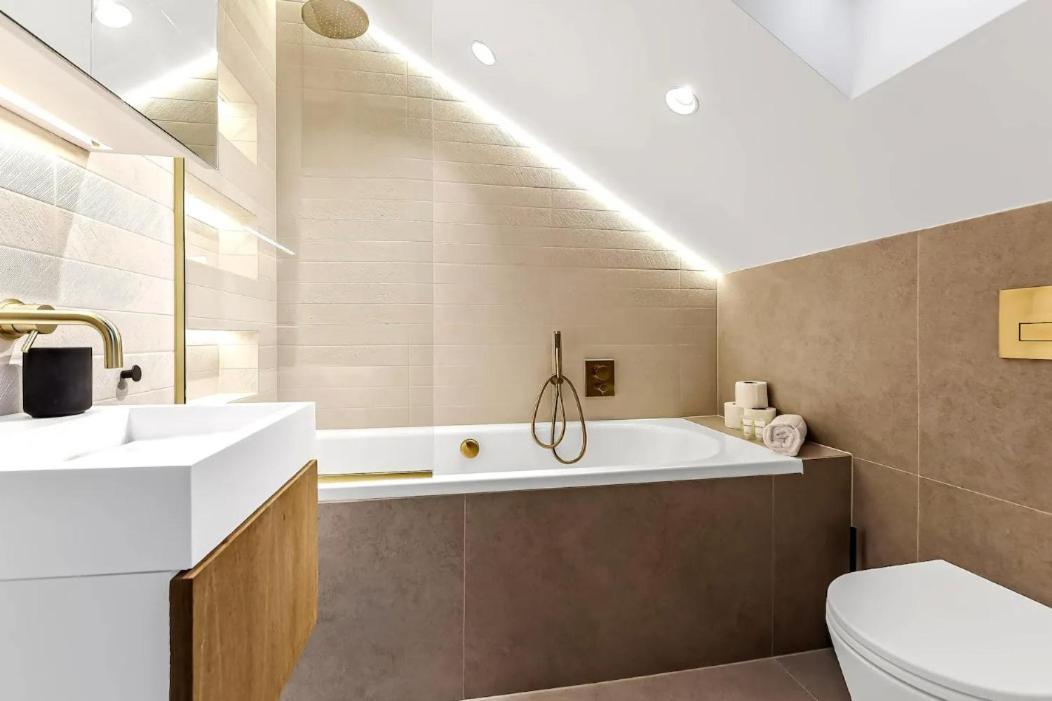Outstanding 4 Bedroom Apartment *