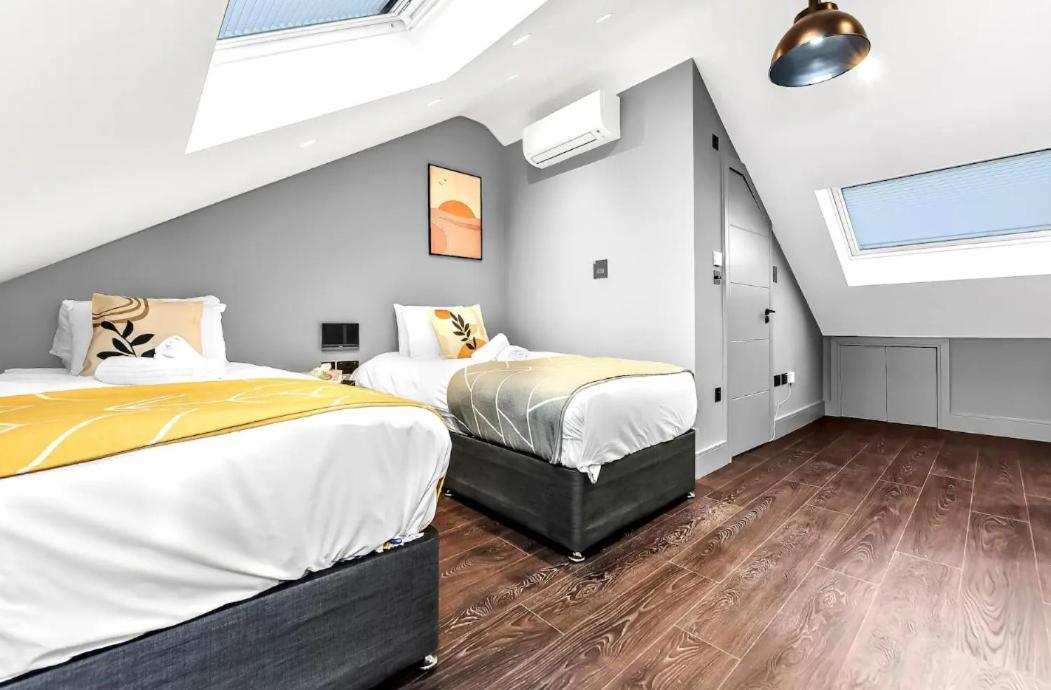 Outstanding 4 Bedroom Appartamento *